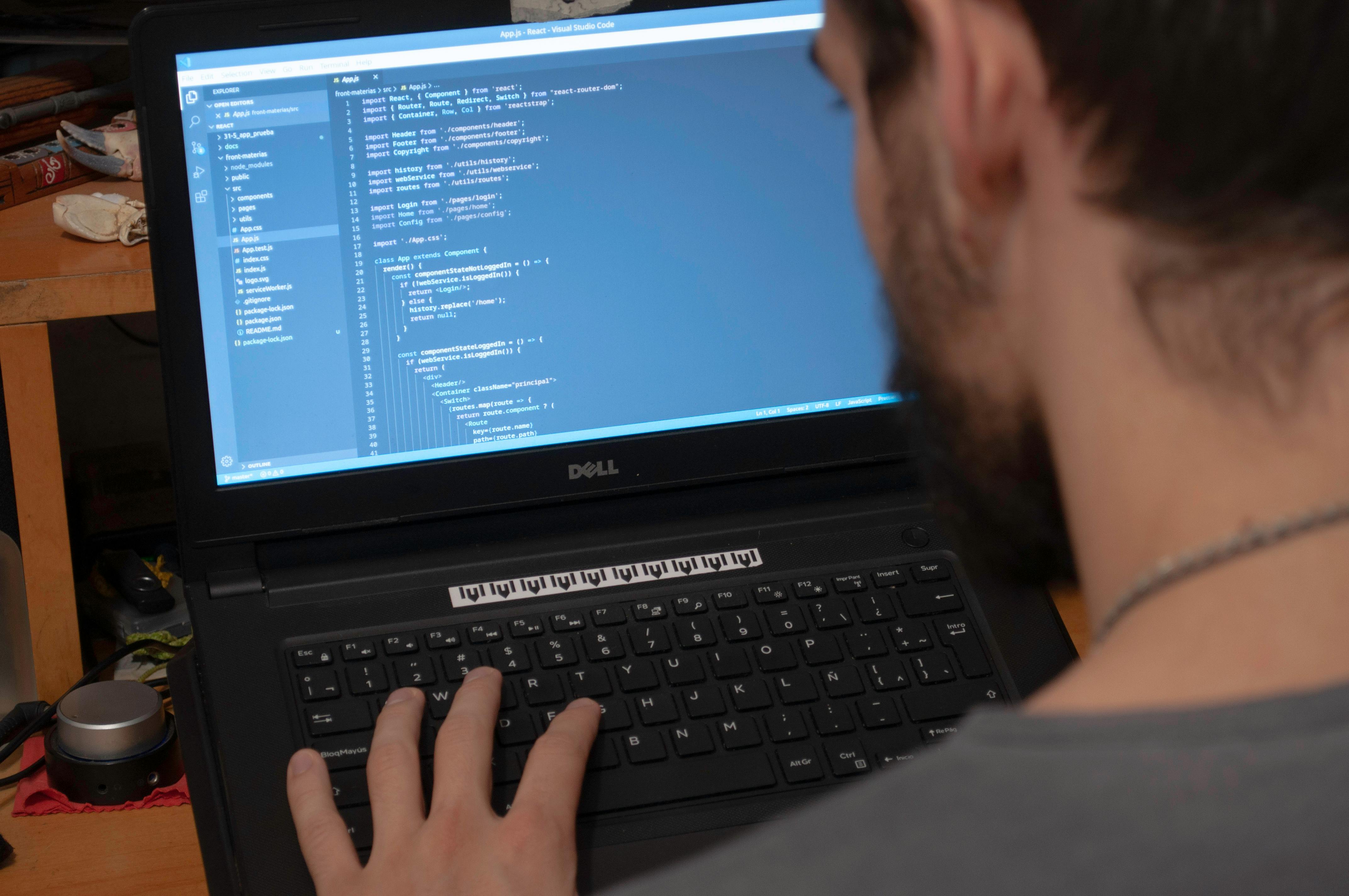 Full-stack developer, Pexels